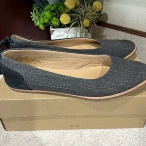 UGG Womens Mesa Black Flats 8.5 W/ Tassel Details & Box